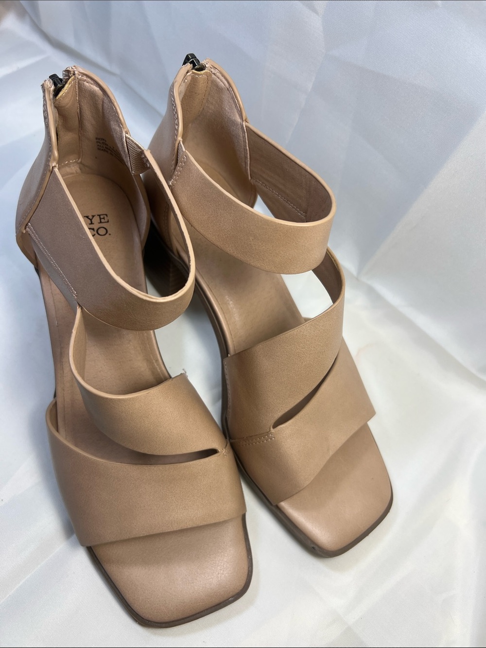 FRYE AND CO. Nude/Tan Strappy Block Heel Sandals